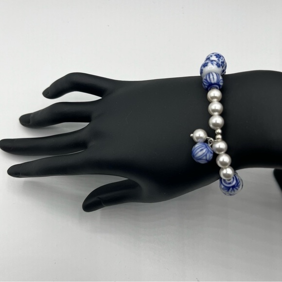 Elegant Hand-Drawing Ceramic Bead and Pearl Stretch Bracelet - Picture 8 of 9